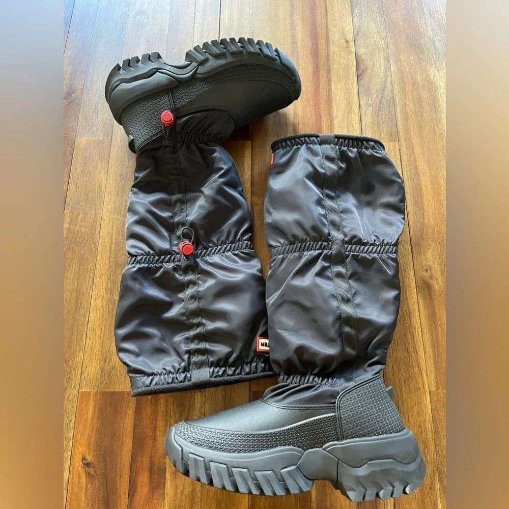 Hunter Wanderer Tall Snow Boots black